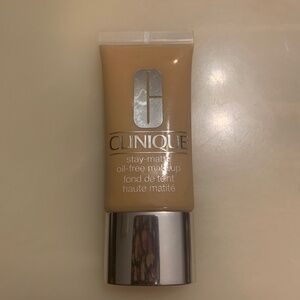 Clinique oil free stay matte foundation